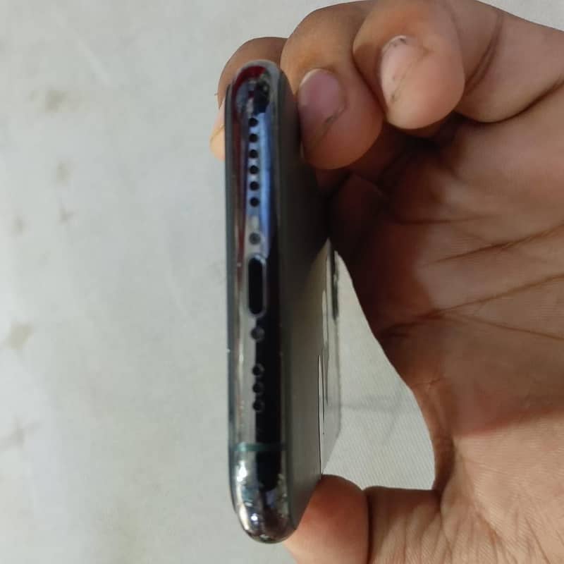 Apple iPhone 11 Pro 2