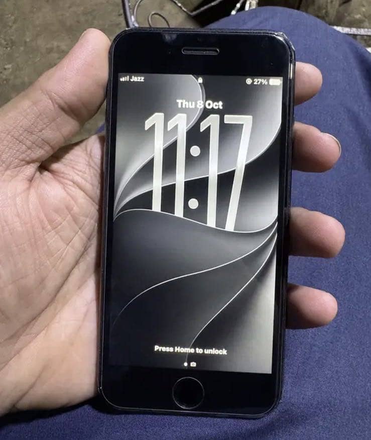 iPhone SE 2020 - 256GB - Official PTA Approved - Budget Friendly 1