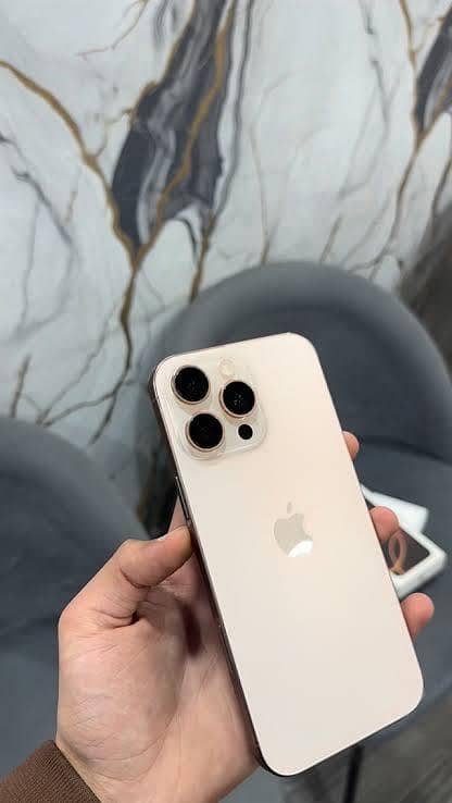 Apple iPhone 16 Pro Max 1