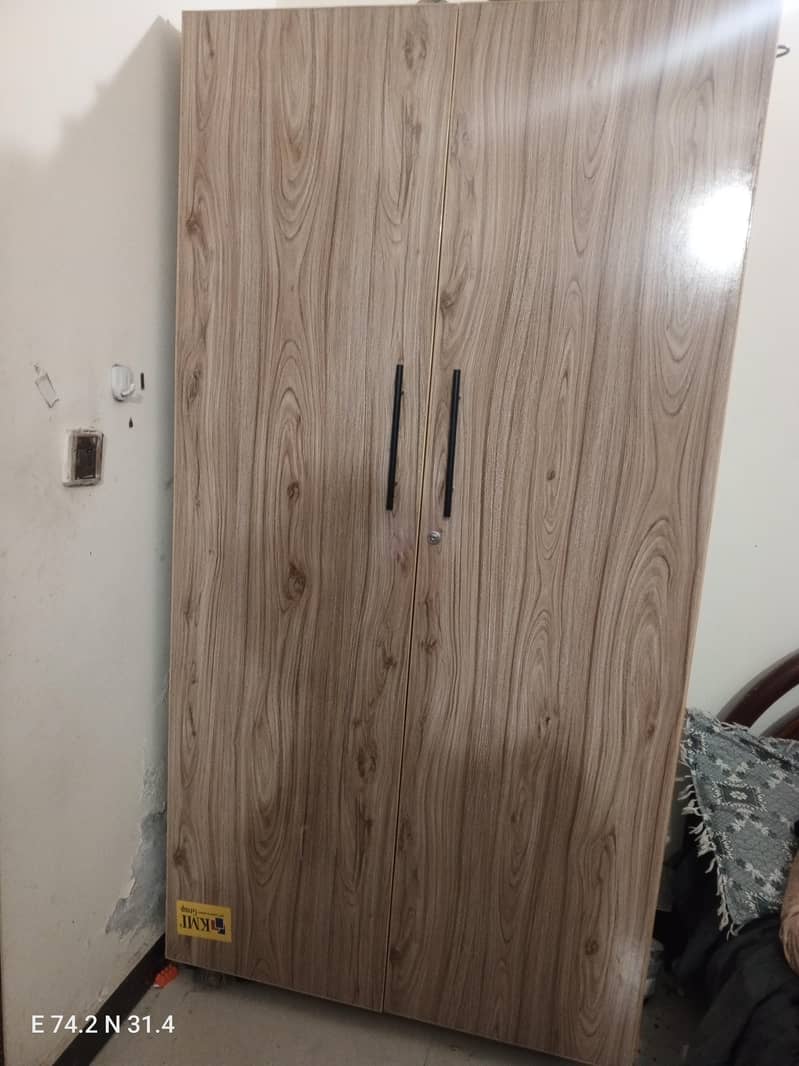 almost new wardrobe 0