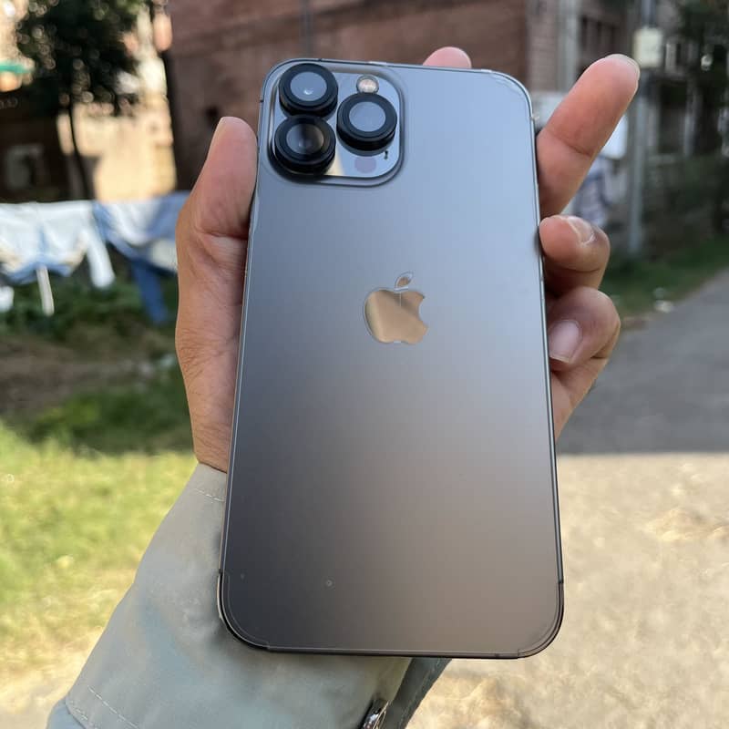 Apple iPhone 13 Pro Max 1
