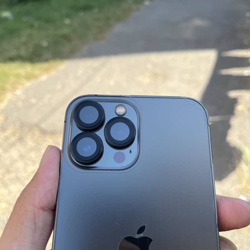 Apple iPhone 13 Pro Max 2