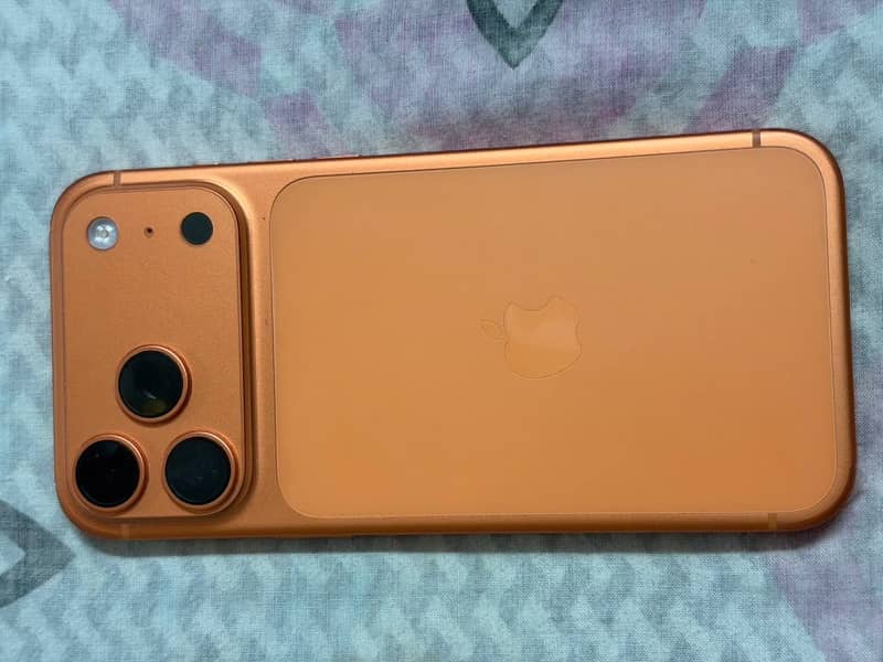 Apple iPhone 17 Pro Max 4