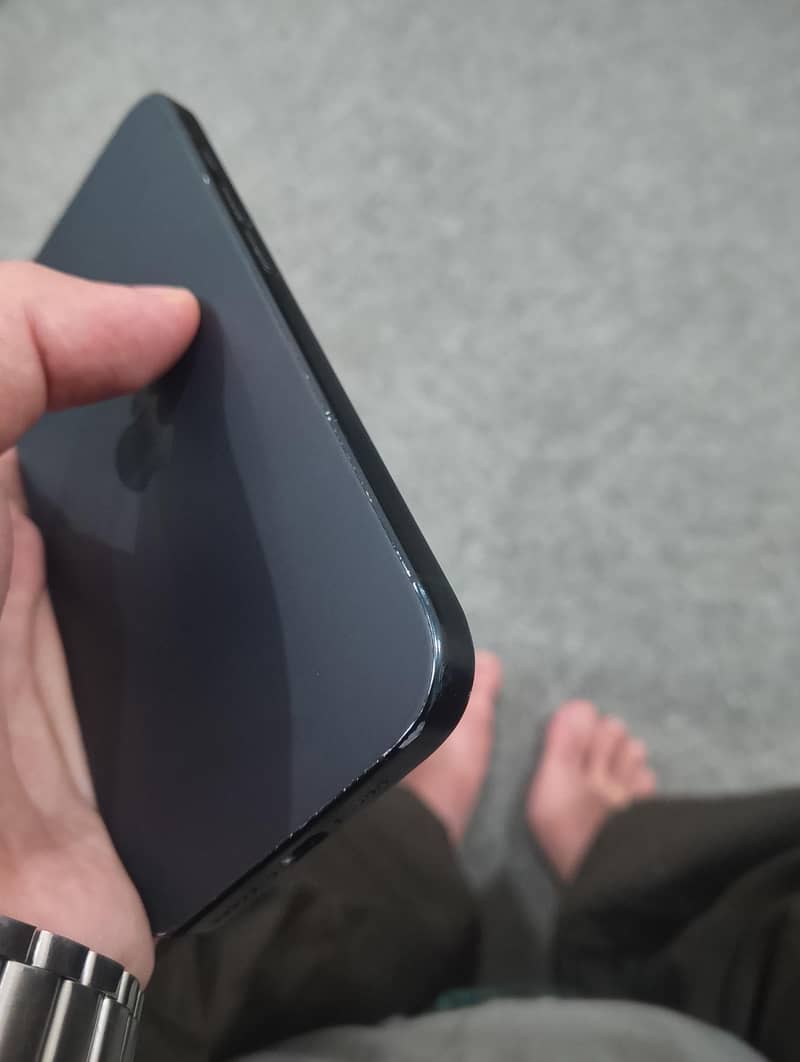 Apple iPhone 16 jv 5