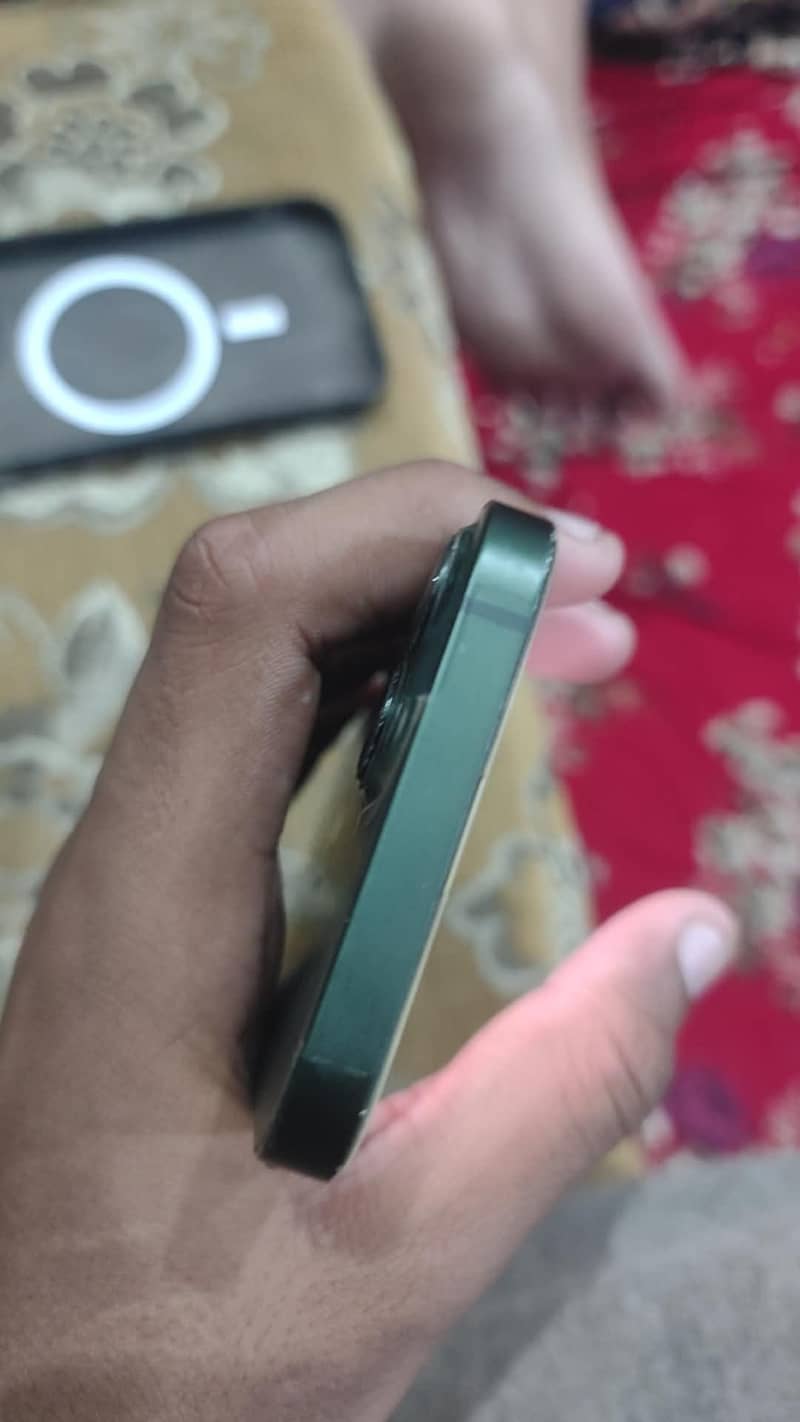 Apple iPhone 13 2