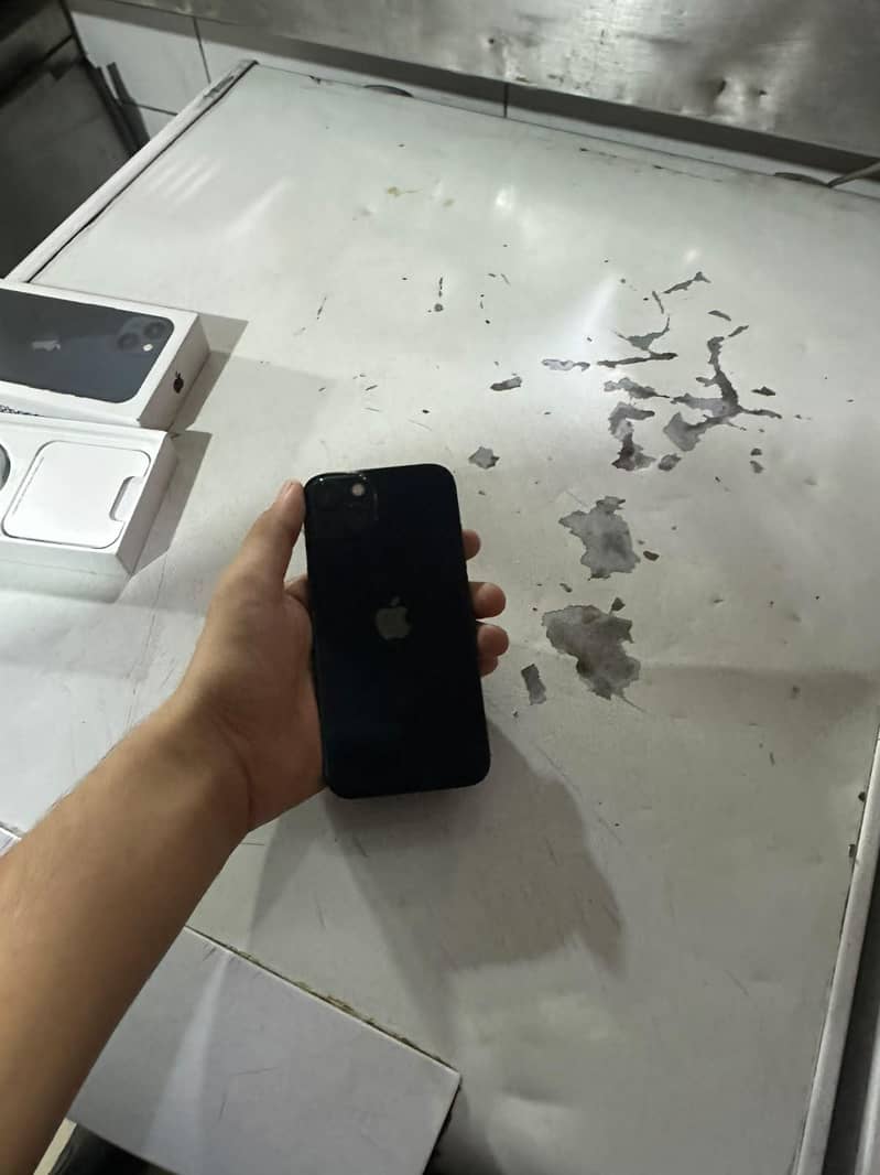Apple iPhone 13 1