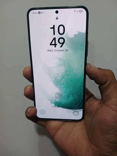 Samsung Mobile S22 mint condition