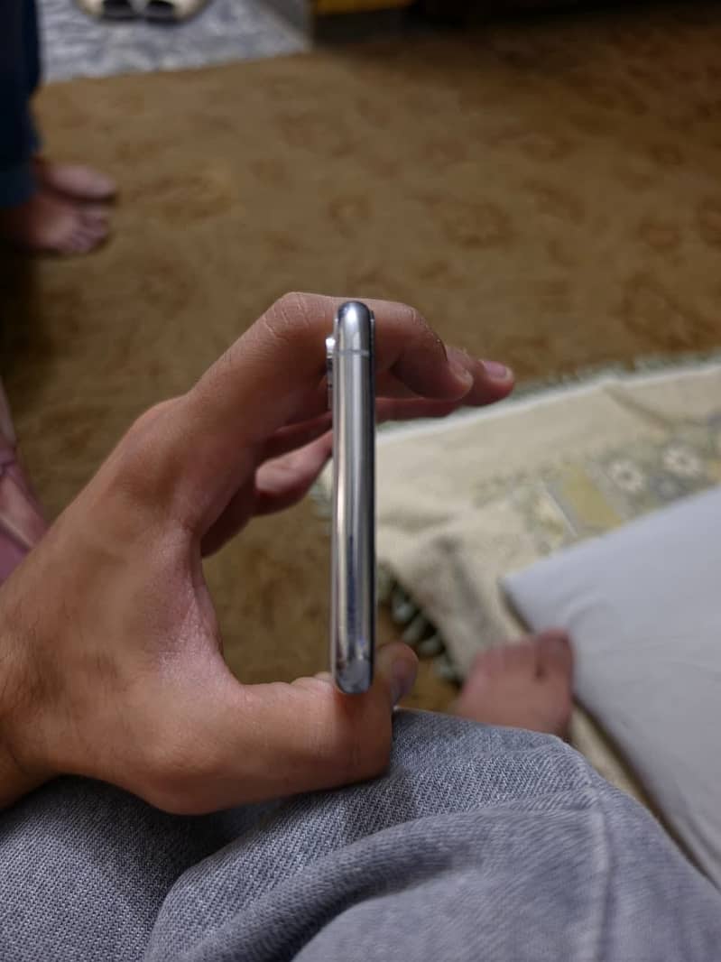 Apple iPhone XS Max 2