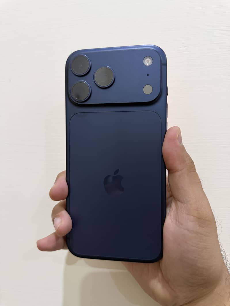 Apple iPhone 17 Pro Max 0