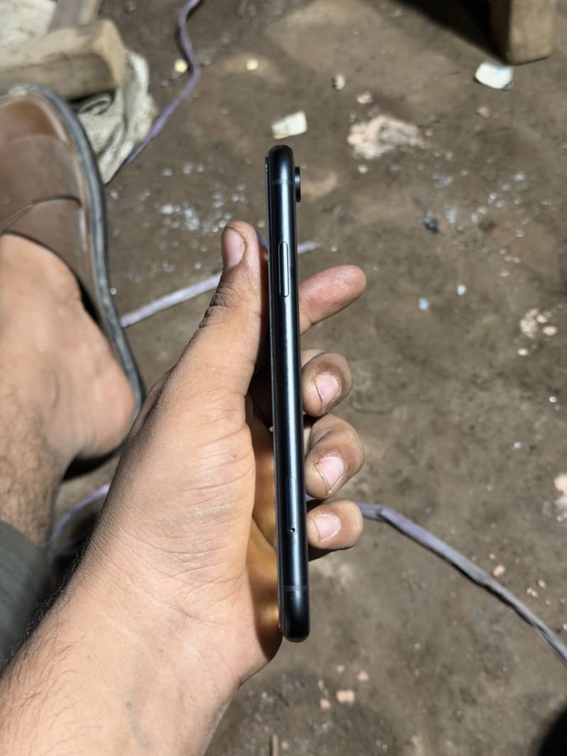 Apple iPhone XR 0