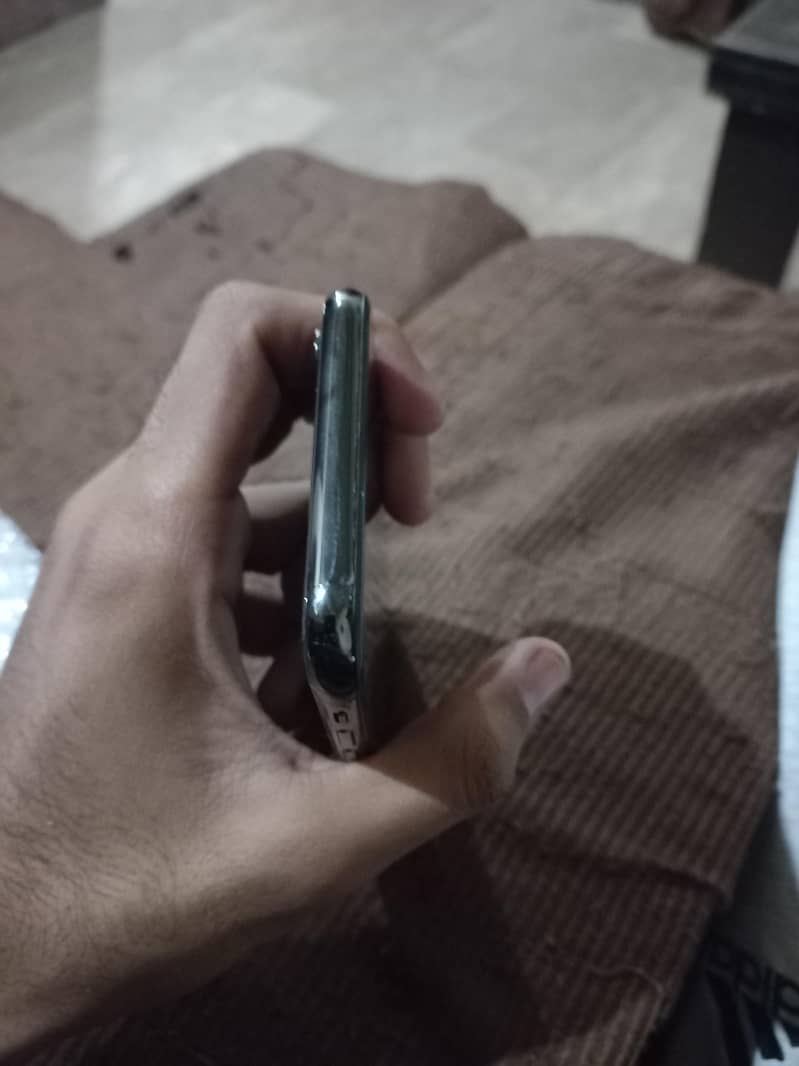 Apple iPhone X 3