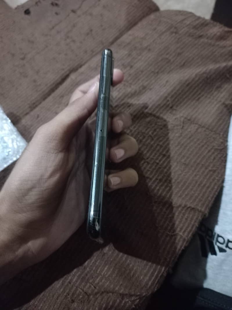 Apple iPhone X 5