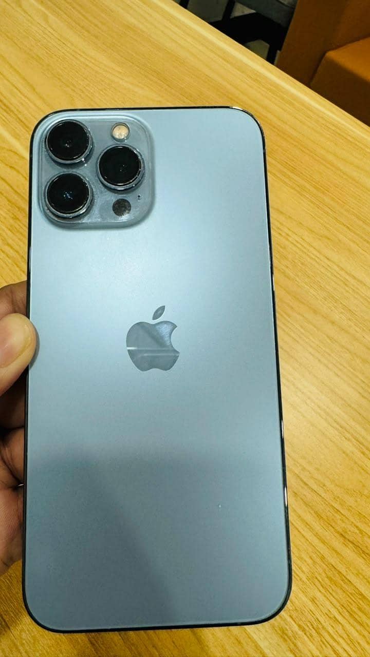 Apple iPhone 13 Pro Max 4