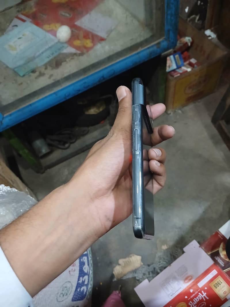 Google Pixel 8 4