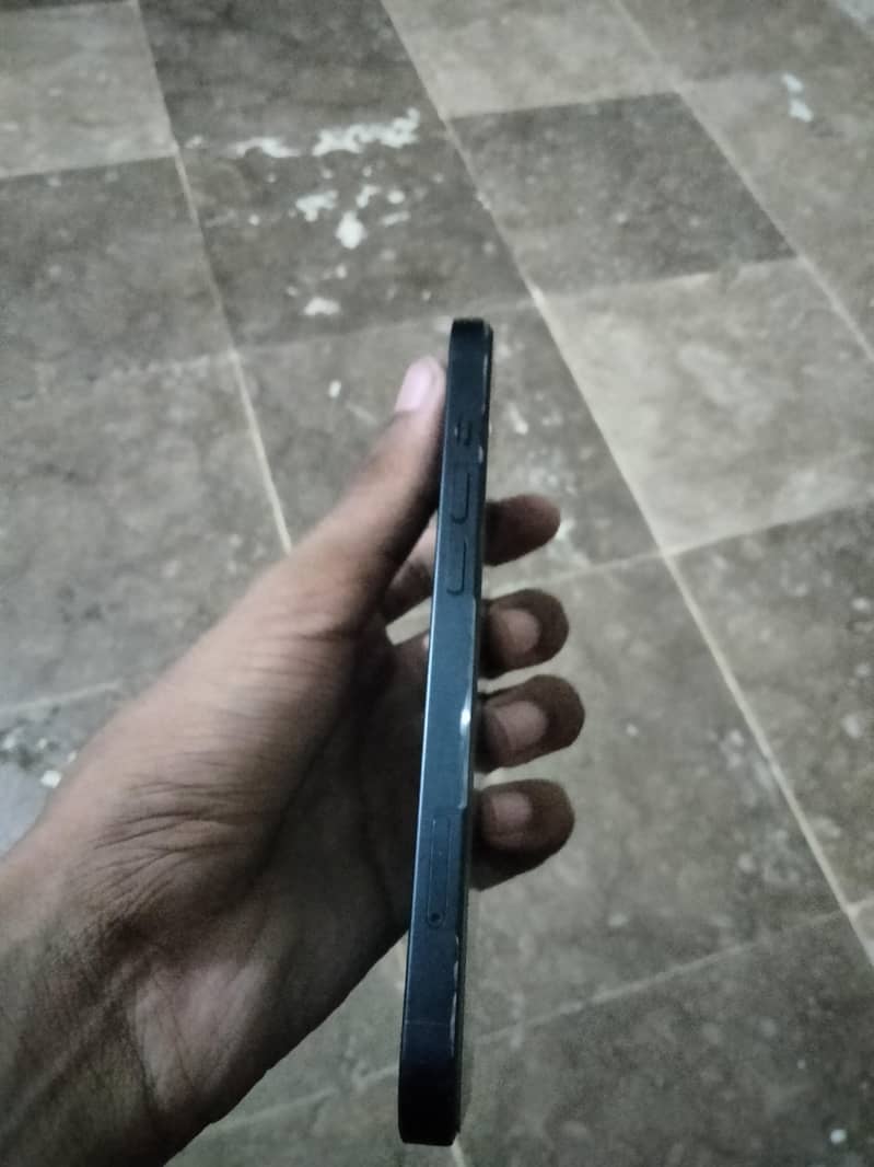 Apple iPhone 13 2
