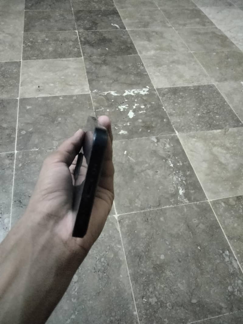 Apple iPhone 13 4