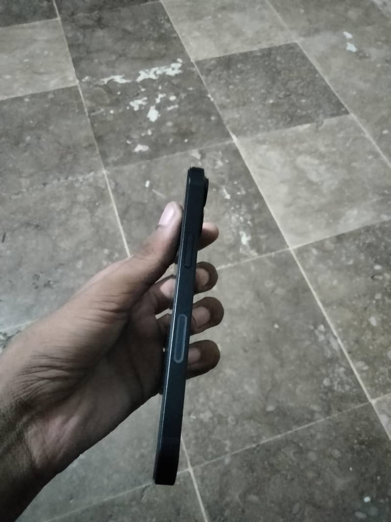 Apple iPhone 13 1