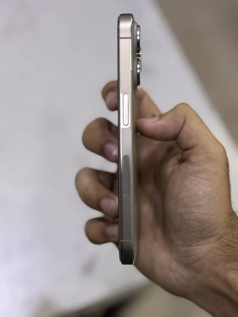 iPhone 15 Pro 4
