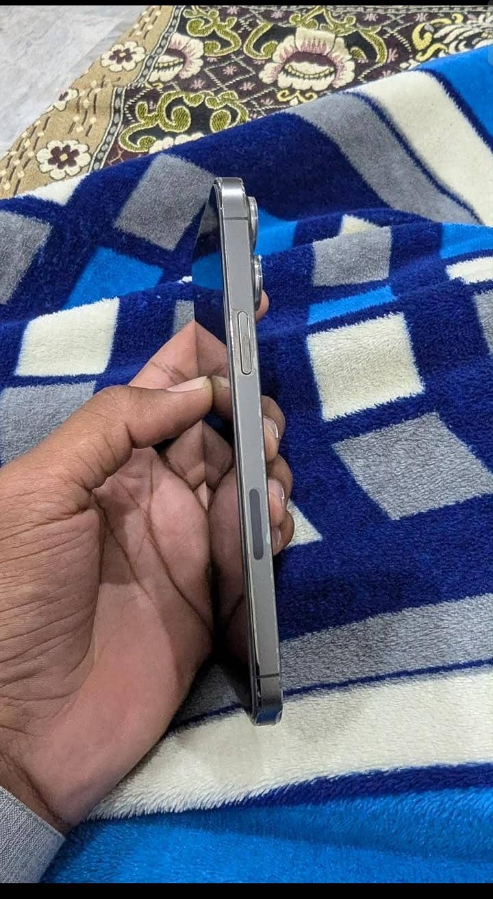 Apple iPhone 13 Pro Max 4