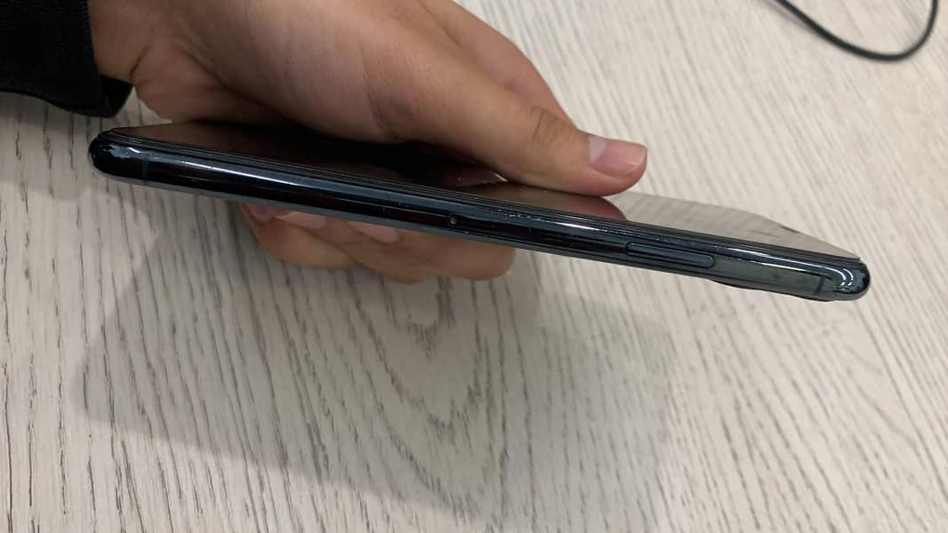 Apple iPhone 11 Pro Max 2