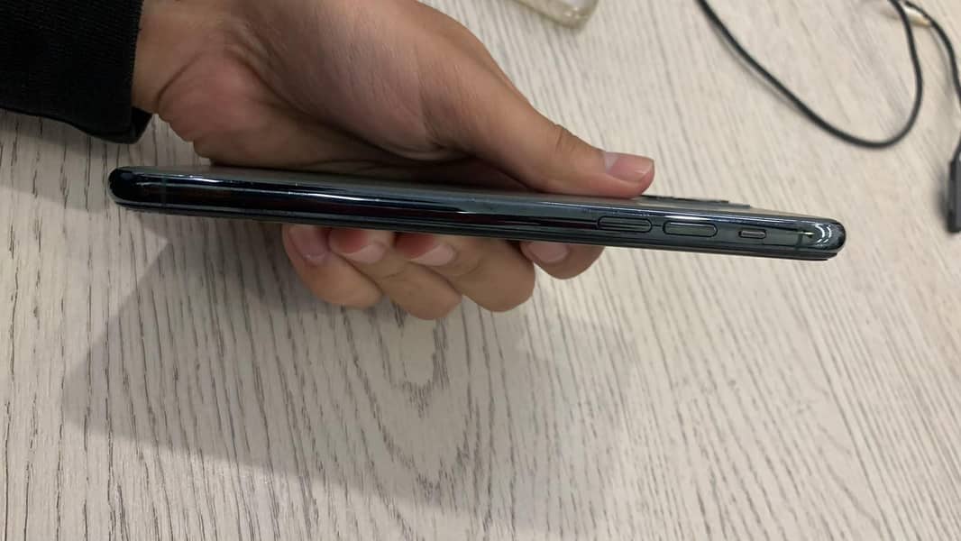 Apple iPhone 11 Pro Max 4