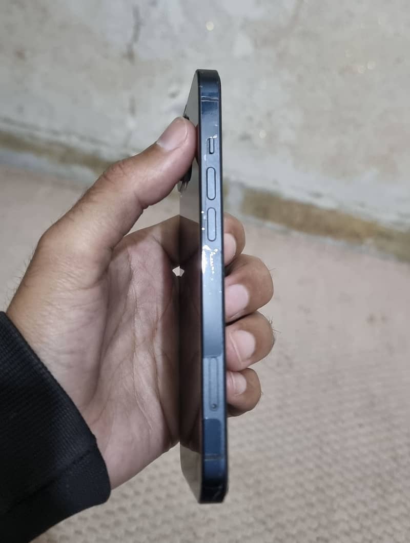 Apple iPhone 13 4