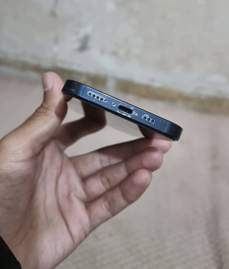 Apple iPhone 13 5