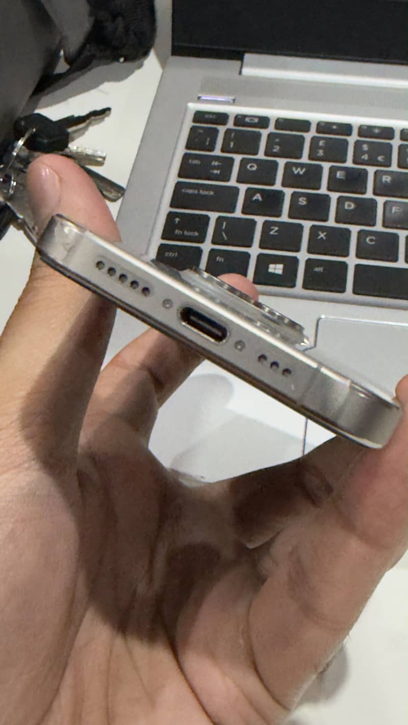 Apple iPhone 15 Pro 4