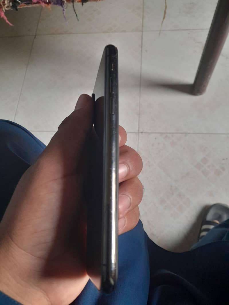 Apple iPhone X 0