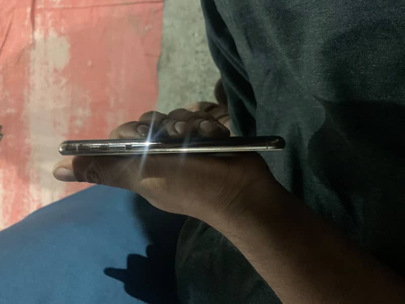 Apple iPhone 11 Pro 1