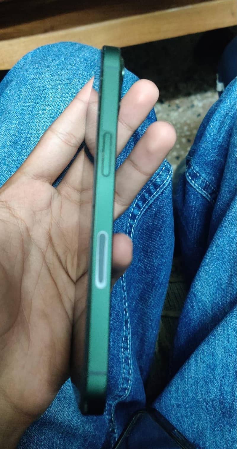 Apple iPhone 13 3