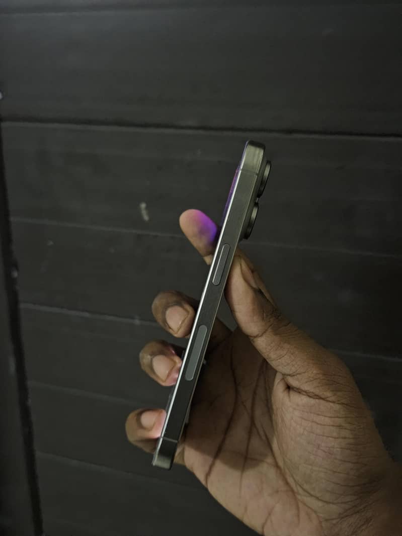 Apple iPhone 15 Pro 3