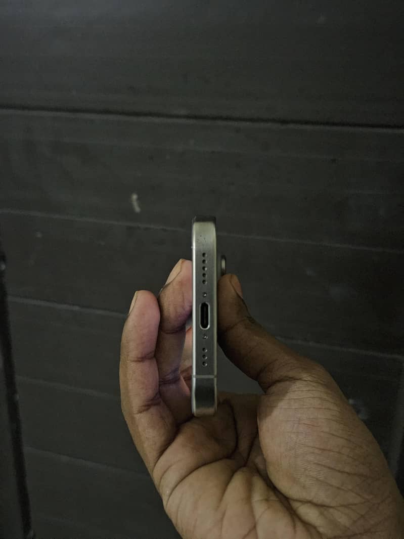 Apple iPhone 15 Pro 4