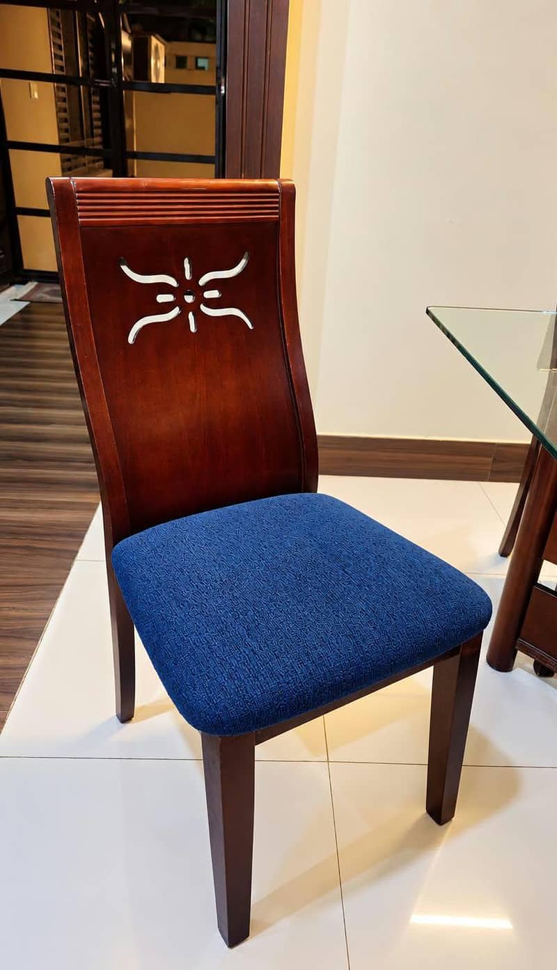 Dining table with 6 chairs 4