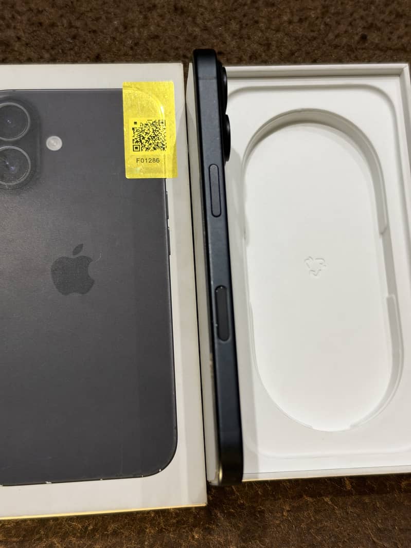 Apple iPhone 16 0