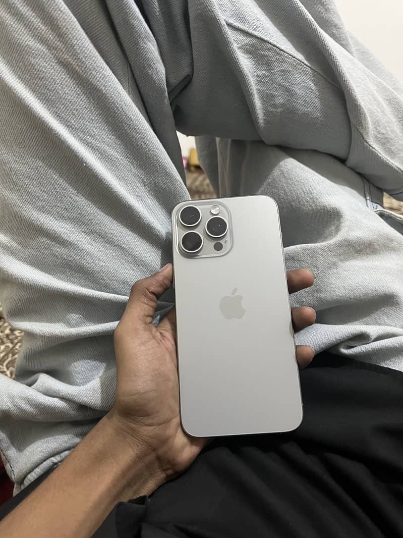 Apple iPhone 15 Pro Max 2
