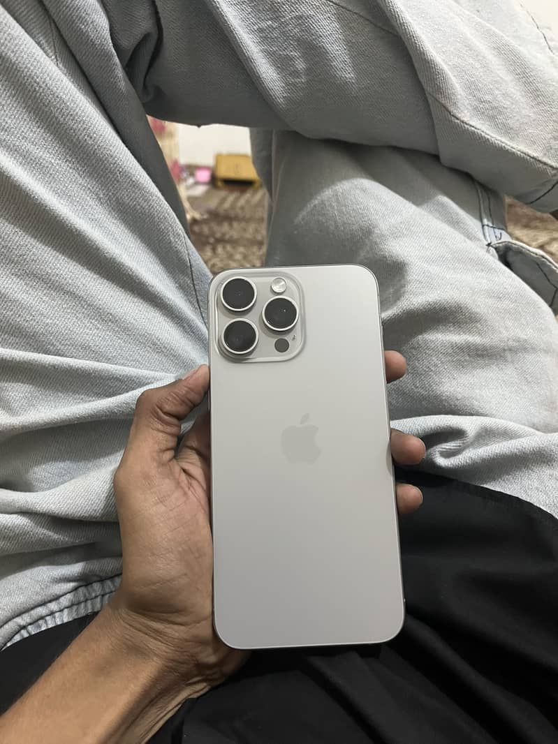 Apple iPhone 15 Pro Max 5