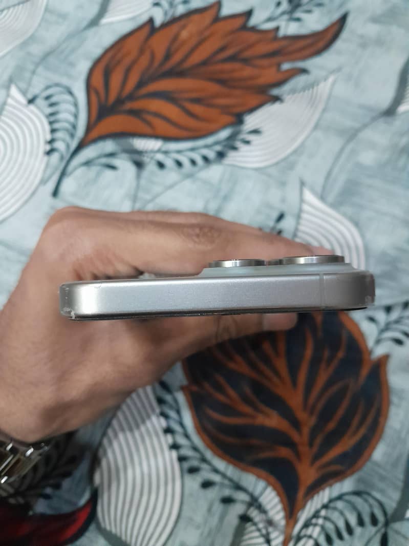 Apple iPhone 15 Pro Max 5