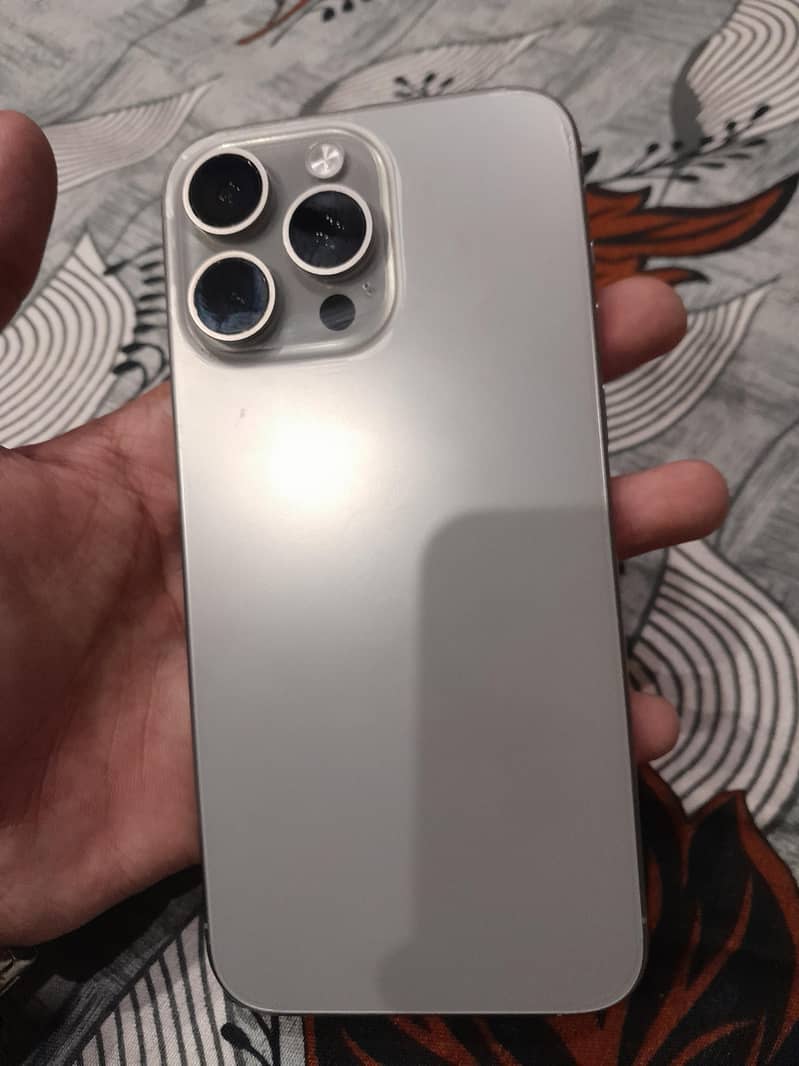 Apple iPhone 15 Pro Max 7