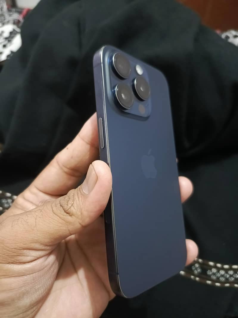 Apple iPhone 15 Pro 3