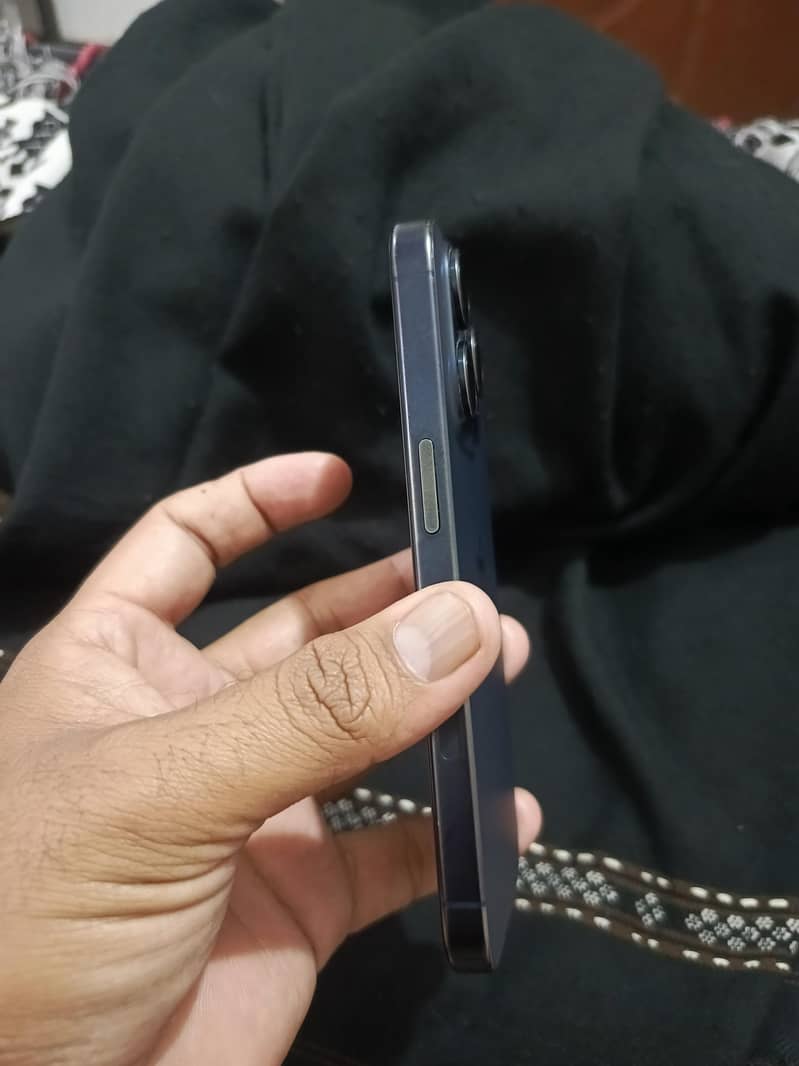 Apple iPhone 15 Pro 4