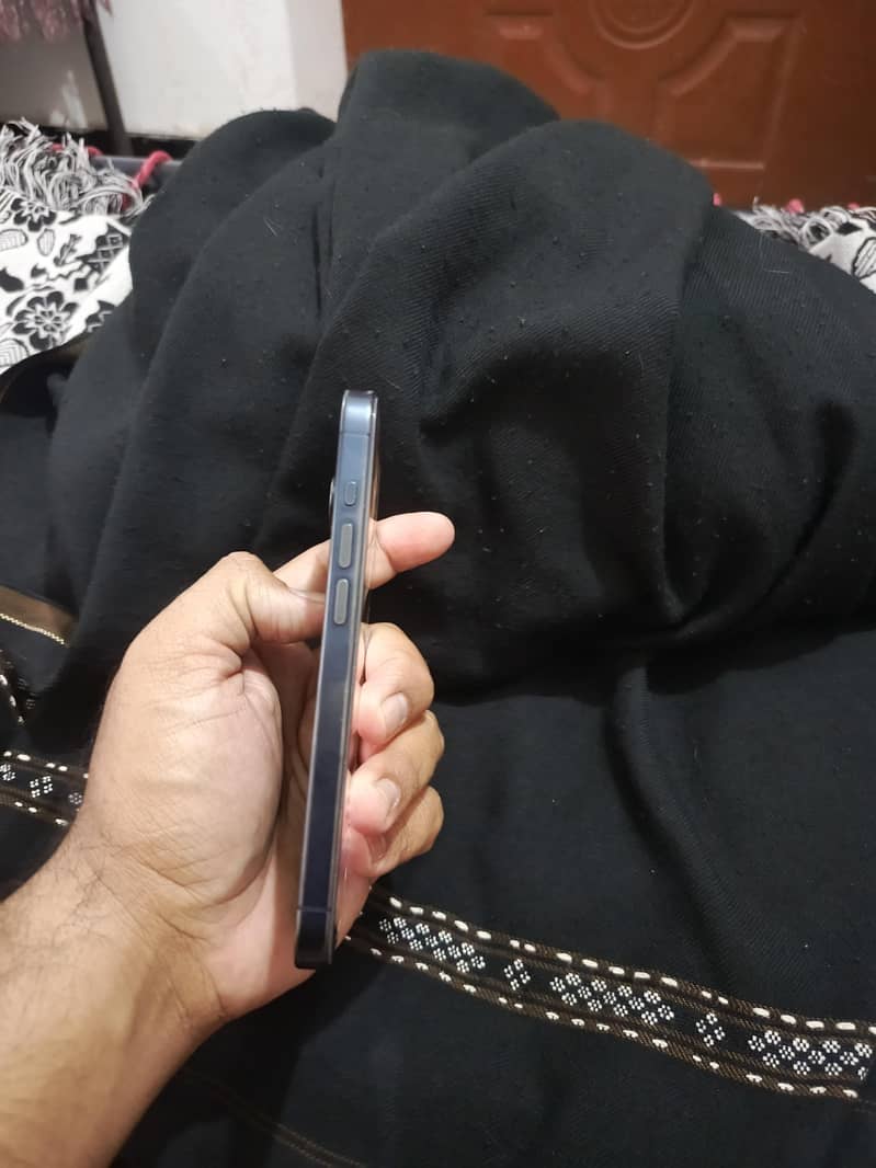 Apple iPhone 15 Pro 6