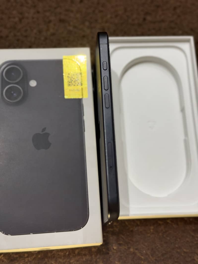 Apple iPhone 16 5