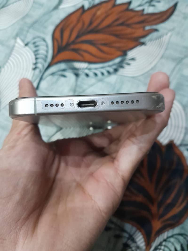 Apple iPhone 15 Pro Max 5