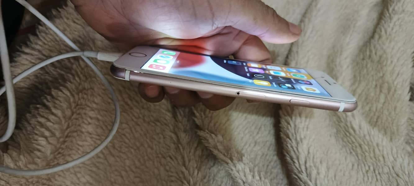 Apple iPhone 7 4