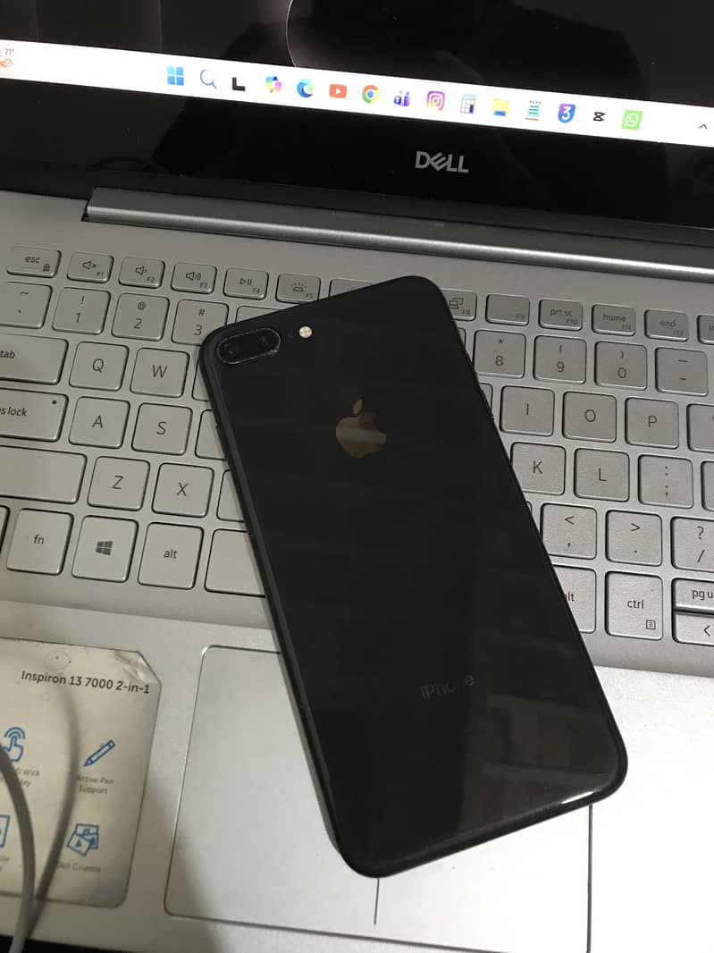 iPhone 8 Plus 1