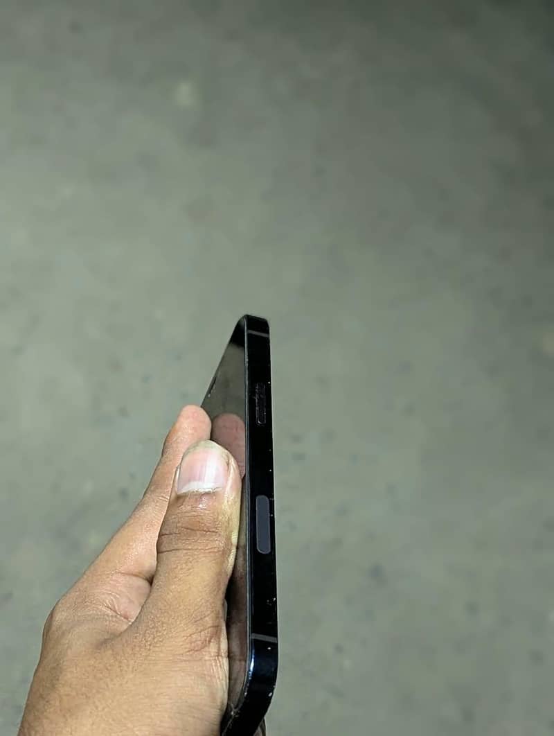 Apple iPhone 12 3