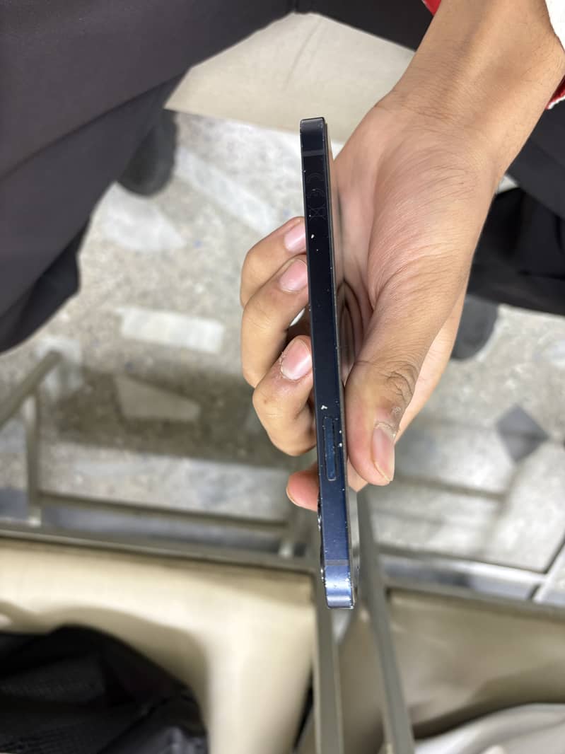 Apple iPhone 12 2