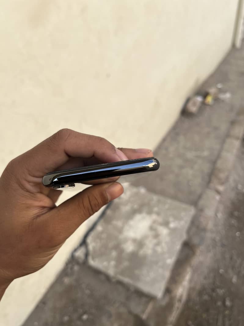 Apple iPhone X 3
