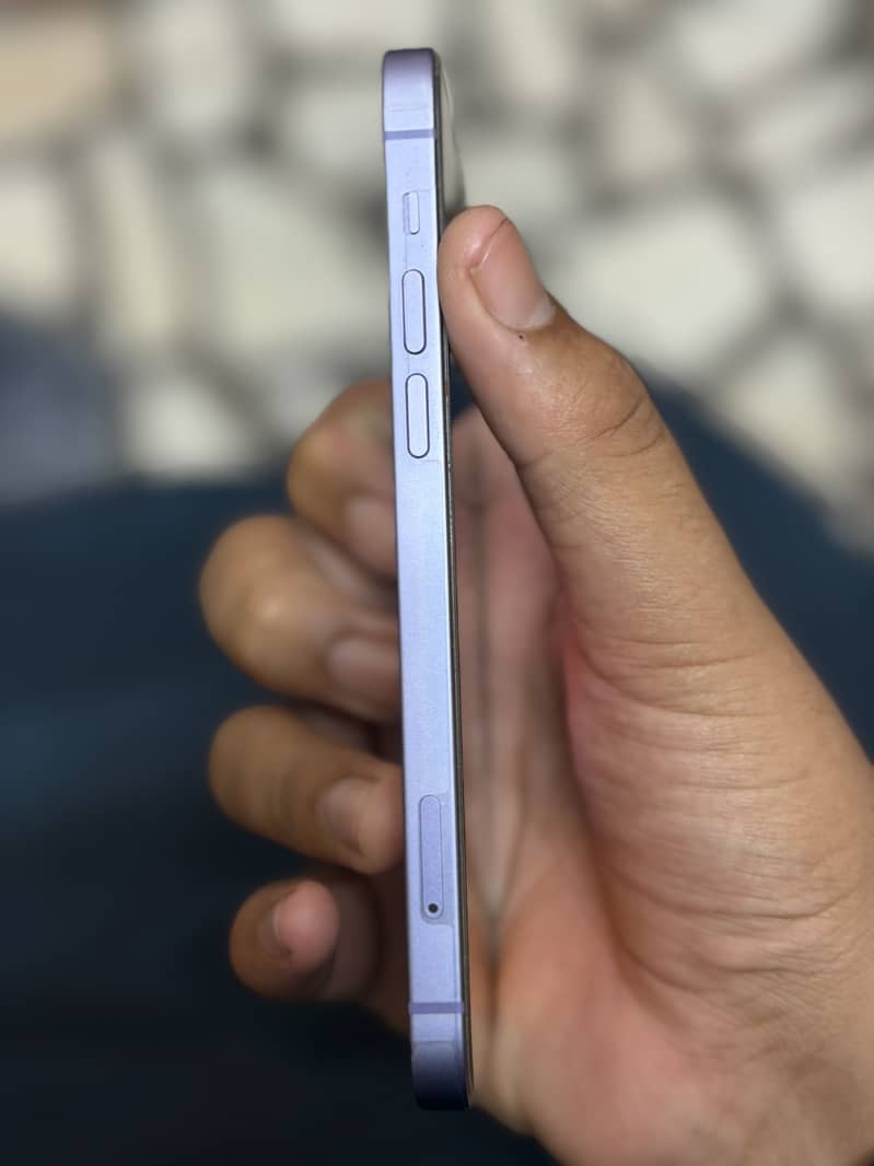 Apple iPhone 12 4